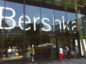 樂誠整合行銷 西班牙平價潮牌Bershka開幕活動 夾娃娃機 客製化 活動租賃 陽昇國際