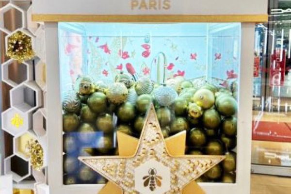 美妝大廠金色聖誕節巡迴活動造型扭蛋機大型扭蛋機扭蛋機出租陽昇國際企業