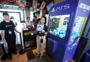 Astro Bot上市慶祝會PlayStation宇宙機器人客製化娃娃機客製化抽獎機娃娃機租賃陽昇國際