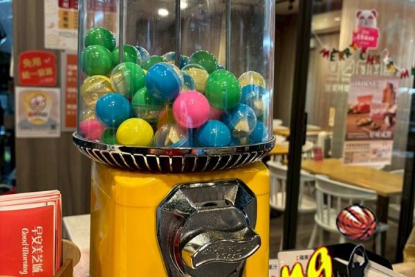連鎖早餐店新開幕 扭蛋機抽獎送優惠 膠囊扭蛋機抽獎扭蛋機小型扭蛋機桌上扭蛋機扭蛋機租賃陽昇國際