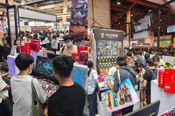 台北世貿電玩展人潮引爆！大型扭蛋機出租成品牌吸客神器造型扭蛋機客製化扭蛋機陽昇國際