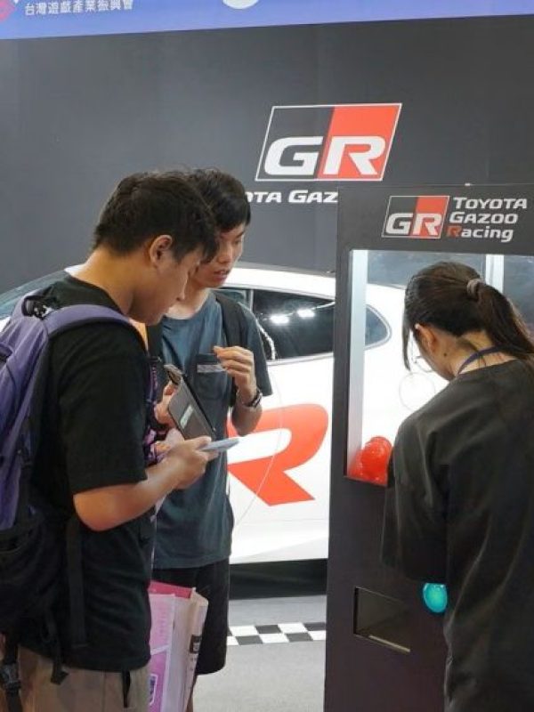 台北世貿電玩展知名賽車遊戲大型扭蛋機客製化扭蛋機扭蛋機租賃品牌活動展覽活動遊戲機租賃陽昇國際