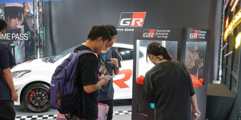 台北世貿電玩展知名賽車遊戲大型扭蛋機客製化扭蛋機扭蛋機租賃品牌活動展覽活動遊戲機租賃陽昇國際