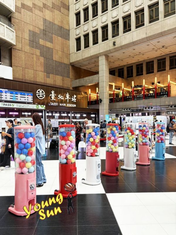 台北車站仲夏產業展直筒扭蛋機圓筒扭蛋機扭蛋機租賃扭蛋機出租客製化扭蛋機行銷活動活動抽獎陽昇國際