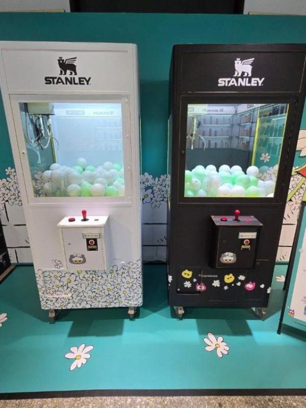 品牌聯名快閃店行銷新亮點客製化娃娃機打造沉浸式互動體驗 娃娃機租賃娃娃機出租客製化娃娃機陽昇國際